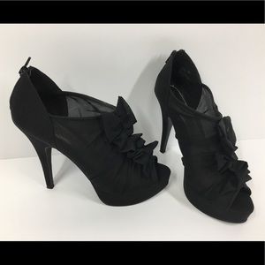 Cute lacy Cathy Jean bootie. Women’s 10